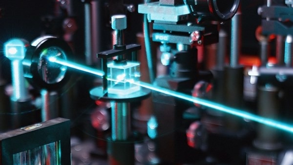 自由電子激光器檢測(圖1) 自由電子激光器檢測(圖1)