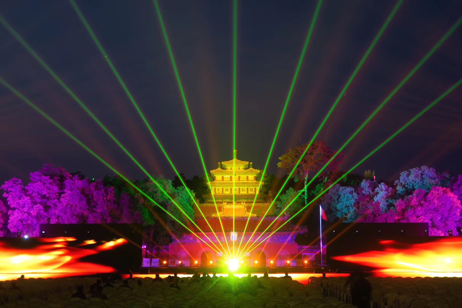 激光彩燈IEC60825-1檢測:保障安全與合規性(圖1) 激光彩燈IEC60825-1檢測:保障安全與合規性(圖1)