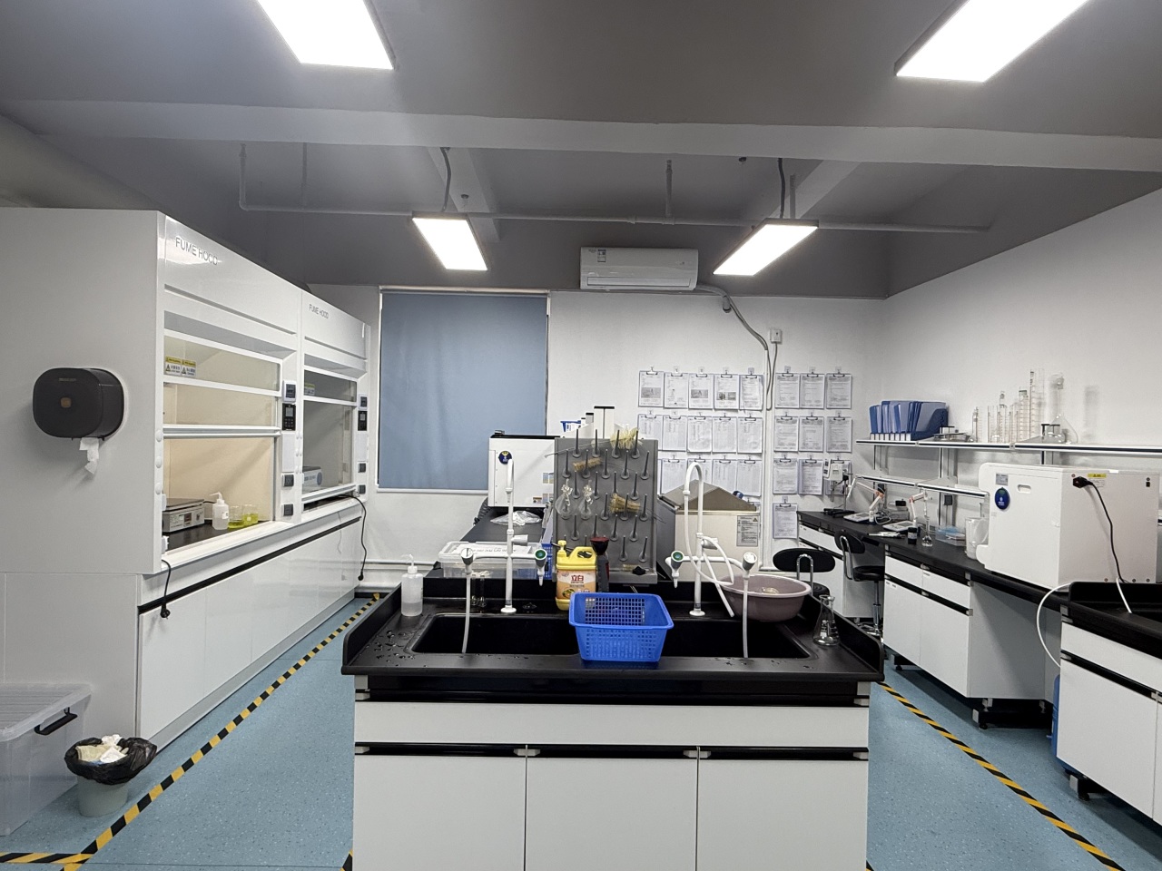 化學(xué)實驗室介紹(圖1) 化學(xué)實驗室介紹(圖1)