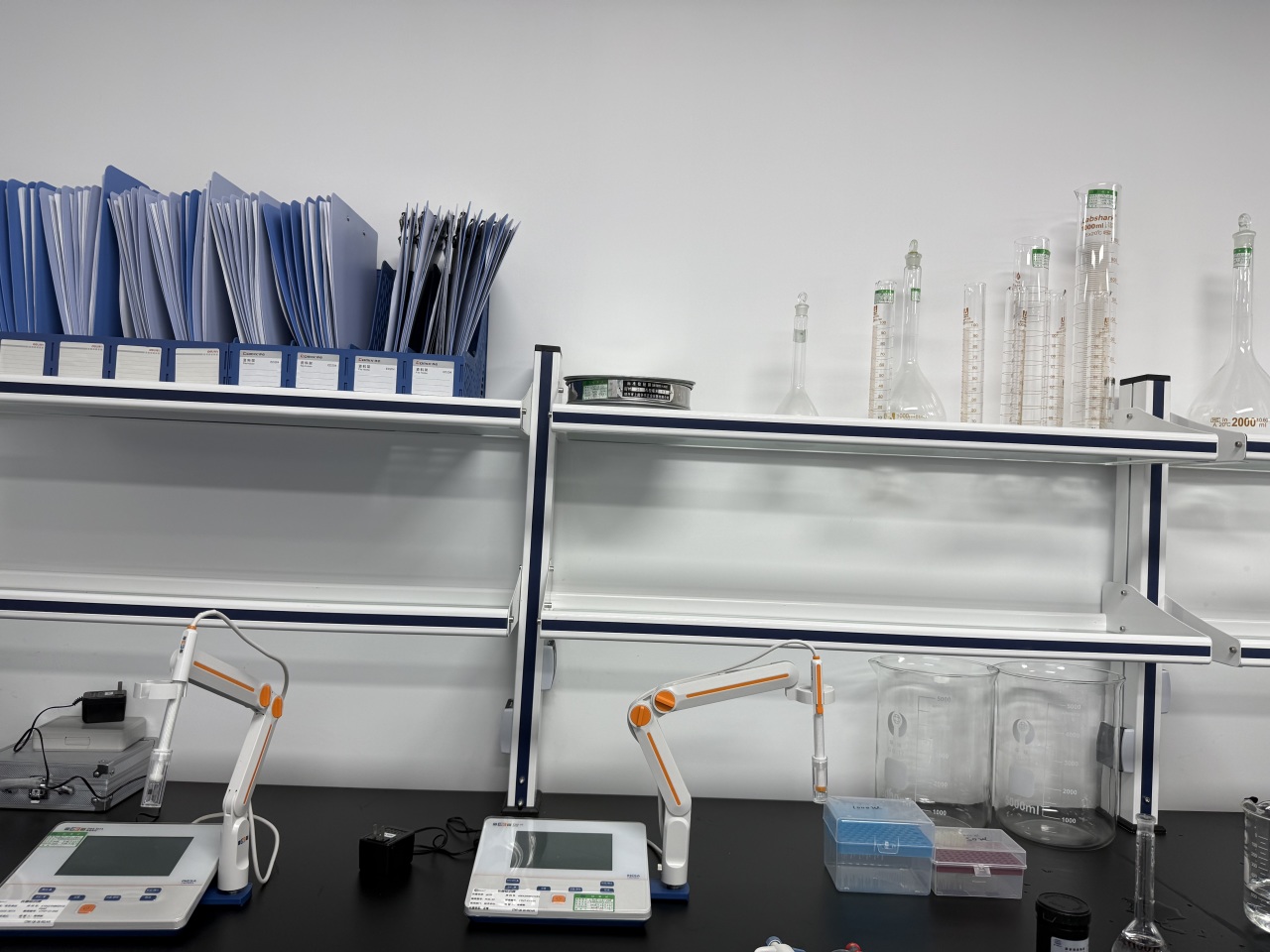 化學(xué)實驗室介紹(圖4) 化學(xué)實驗室介紹(圖4)